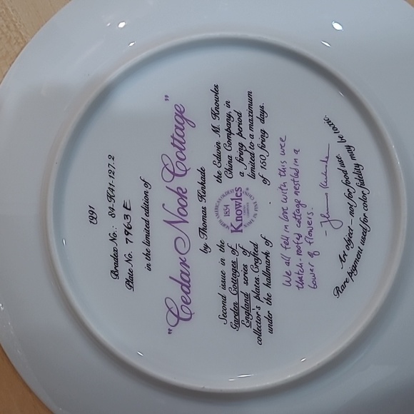 "Cedar Nook Cottage" plate by Thomas Kinkade, 1991 - Picture 2 of 2